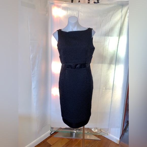 Marc Jacobs Dresses & Skirts - Marc Jacobs Black Midi Dress, size 8